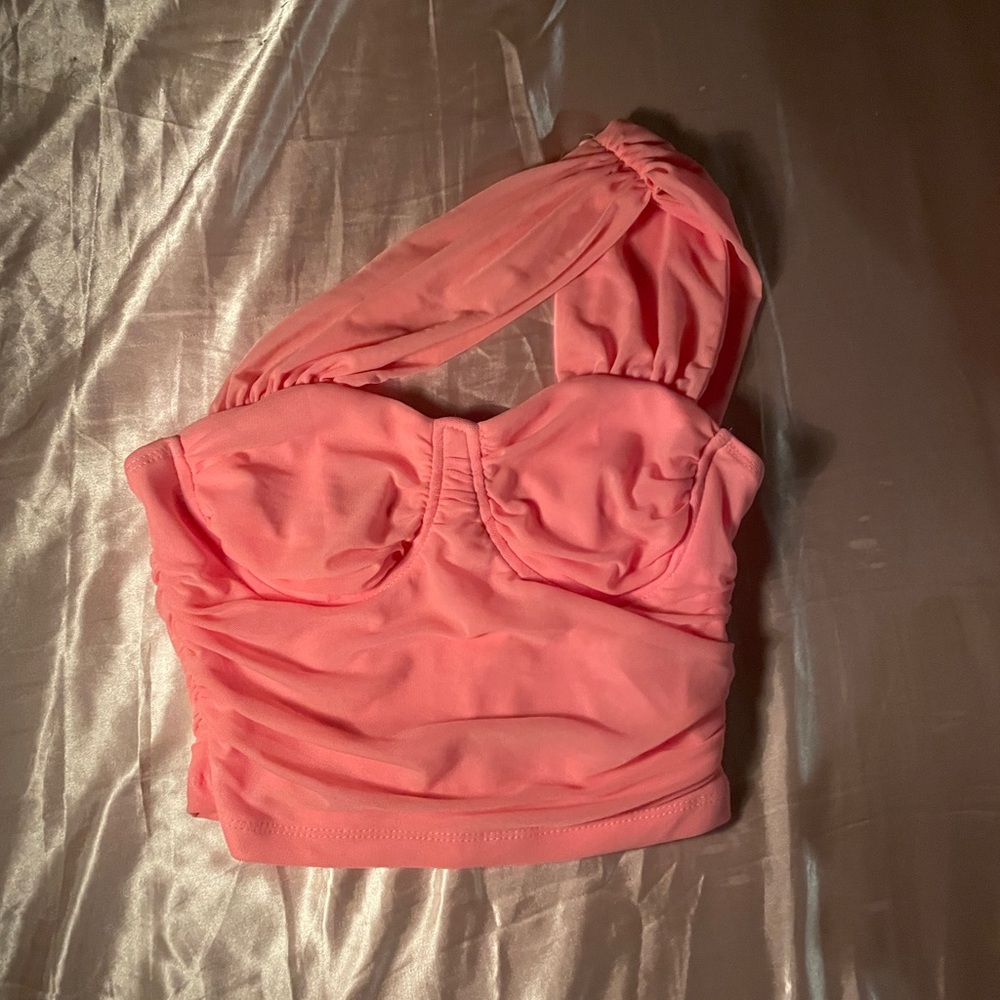 Top from SHEIN 
Size Xs
Pink and comfy